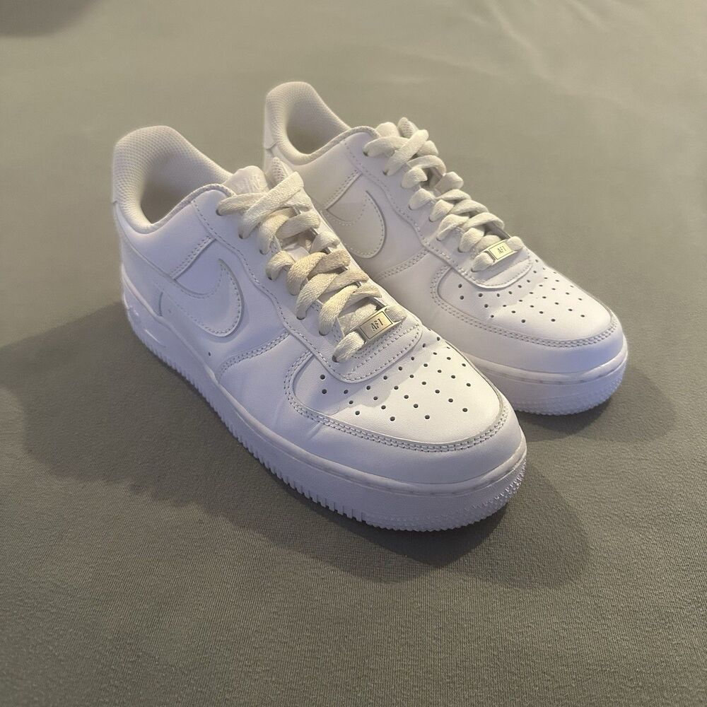 Nike Air Force 1 Low 07 Triple White Sneakers Womens 9 DD8959-100 Classic